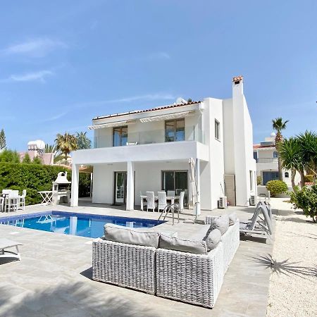 Luxury Villa Roma Near The Beach Коръл бей Екстериор снимка