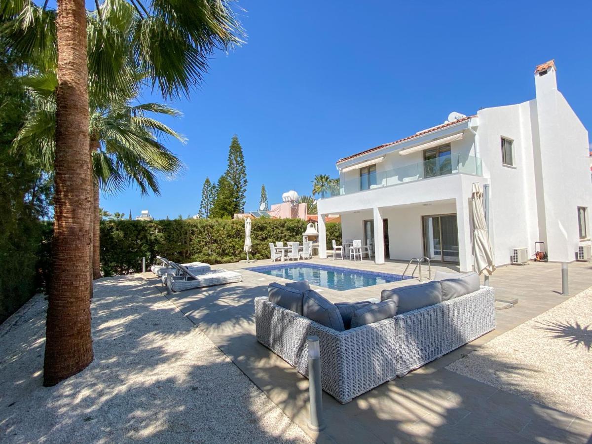 Luxury Villa Roma Near The Beach Коръл бей Екстериор снимка