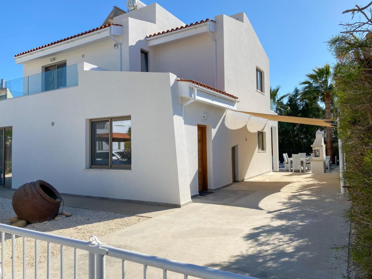 Luxury Villa Roma Near The Beach Коръл бей Екстериор снимка