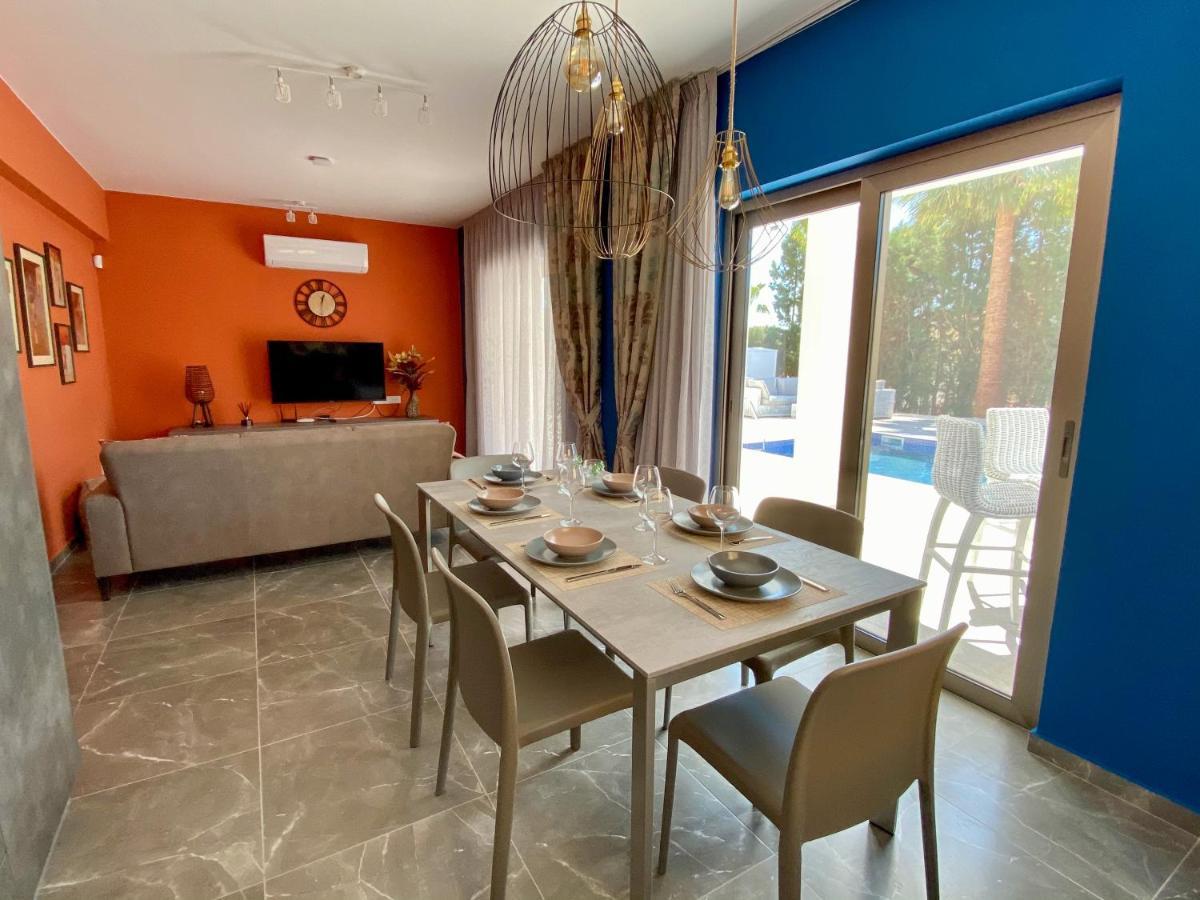 Luxury Villa Roma Near The Beach Коръл бей Екстериор снимка
