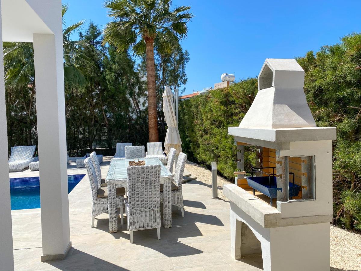 Luxury Villa Roma Near The Beach Коръл бей Екстериор снимка