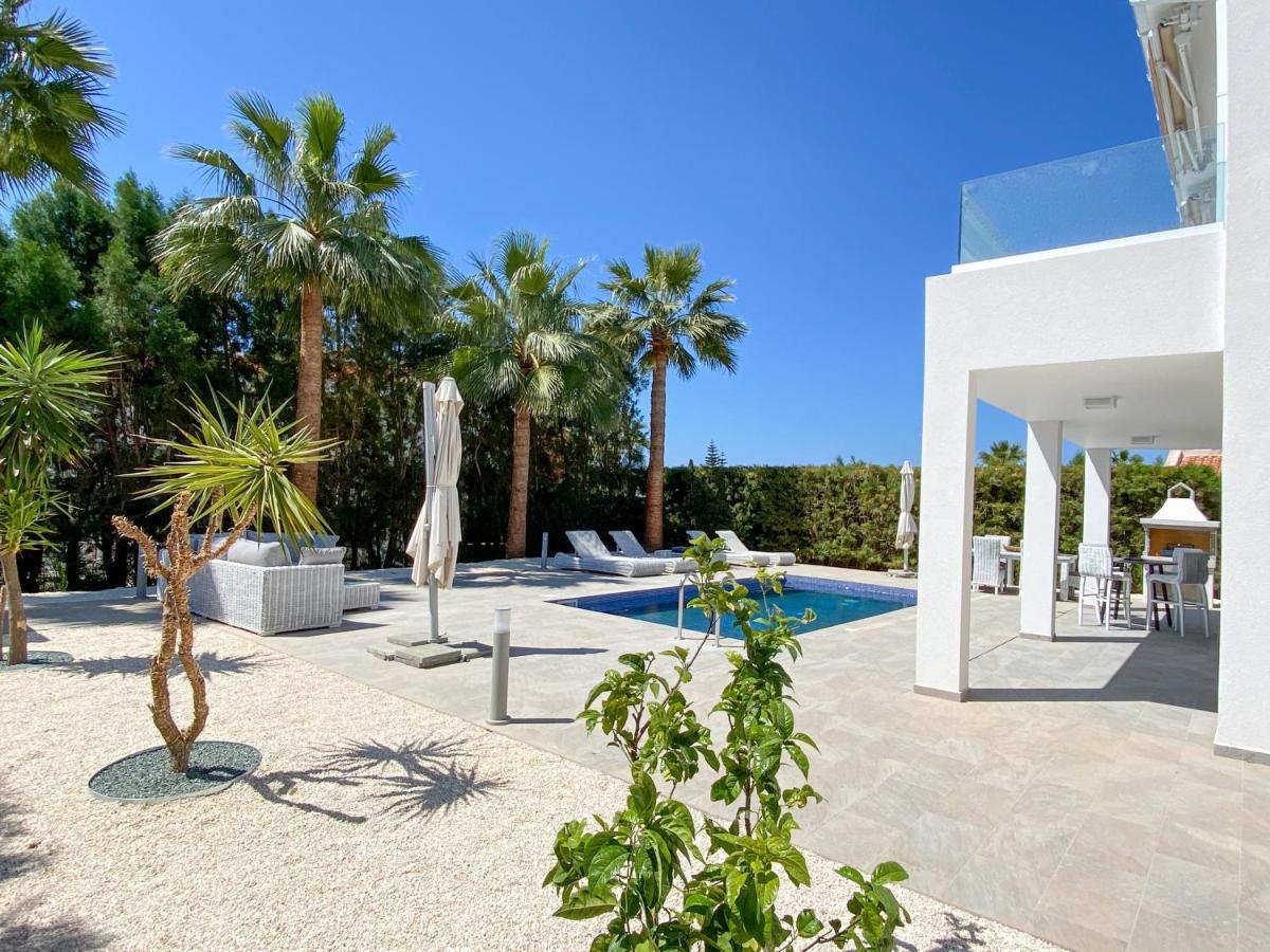Luxury Villa Roma Near The Beach Коръл бей Екстериор снимка