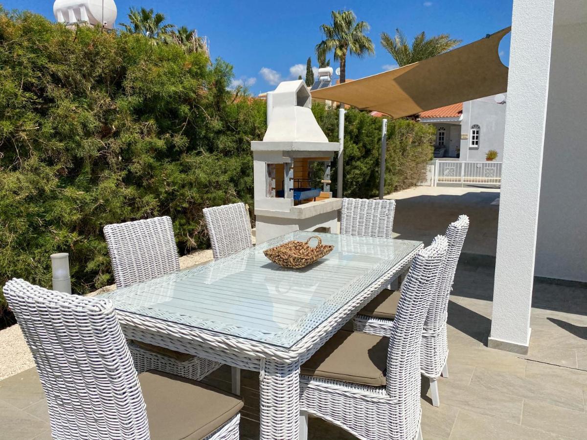 Luxury Villa Roma Near The Beach Коръл бей Екстериор снимка