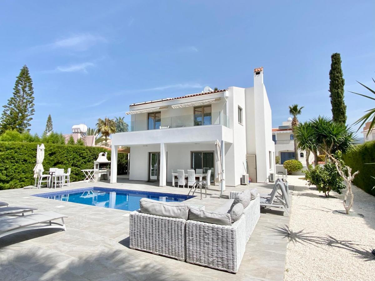 Luxury Villa Roma Near The Beach Коръл бей Екстериор снимка