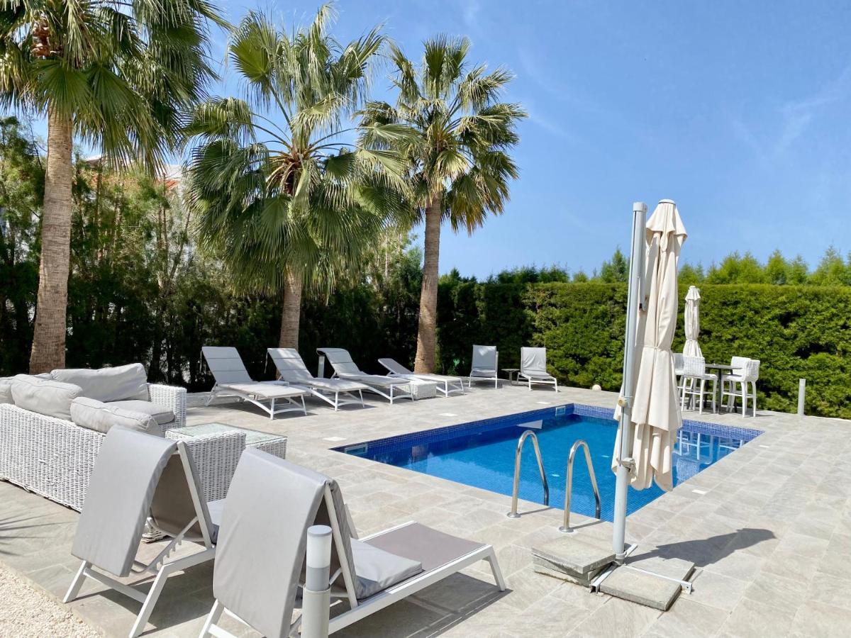 Luxury Villa Roma Near The Beach Коръл бей Екстериор снимка