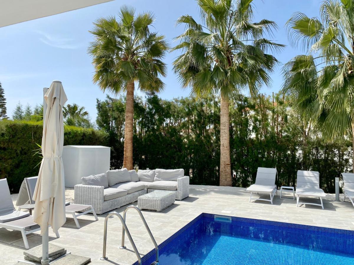 Luxury Villa Roma Near The Beach Коръл бей Екстериор снимка